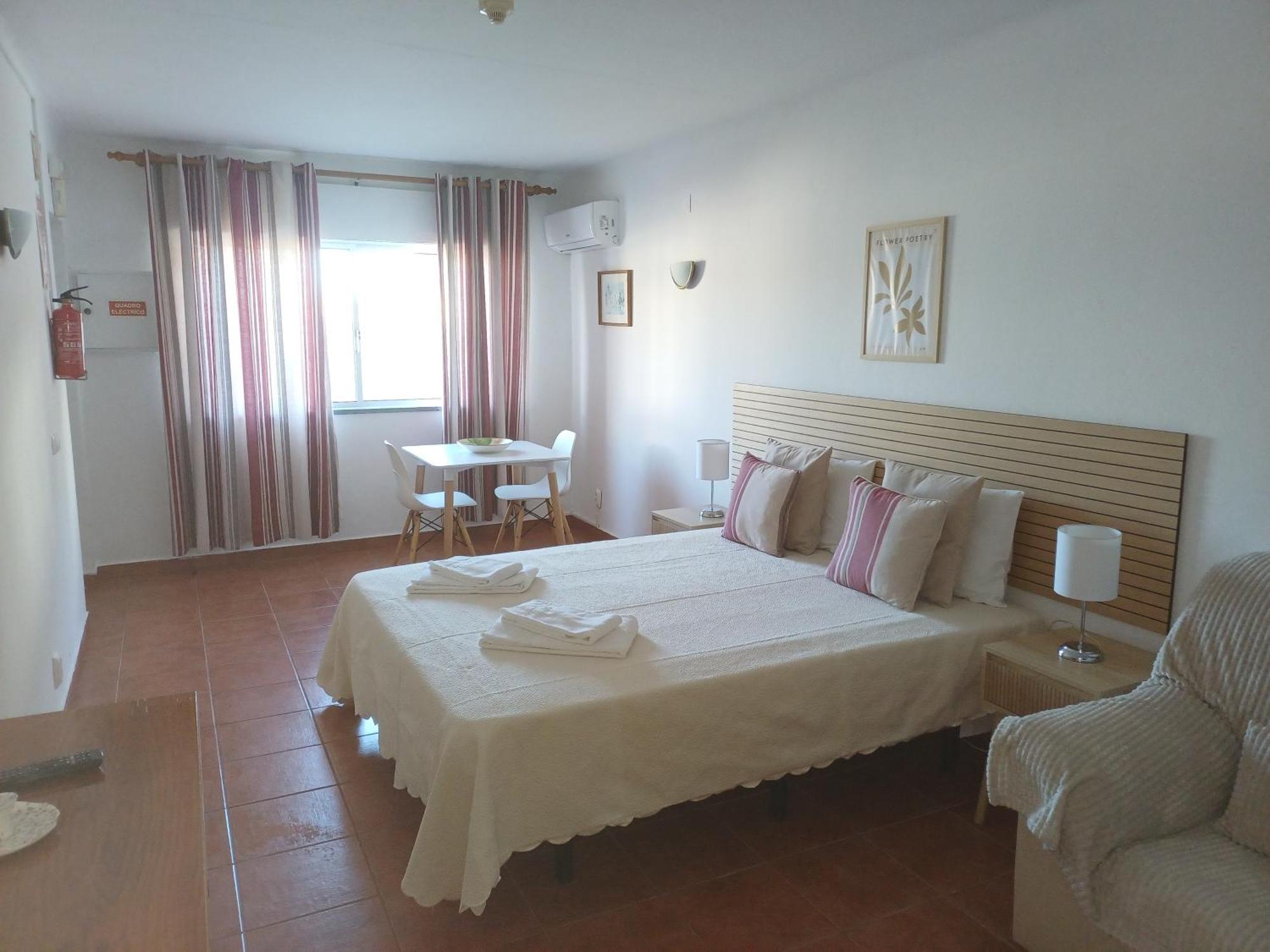 Apartamentos Salema Praia Club Eksteriør billede