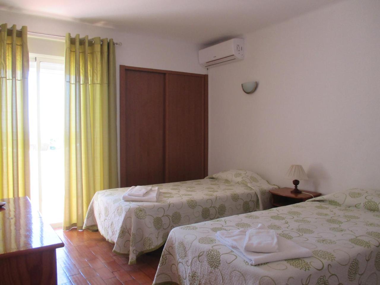 Apartamentos Salema Praia Club Eksteriør billede